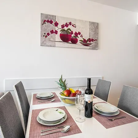 Apartament Sara - Garage Included