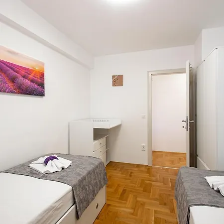 Sara - Garage Included Apartament