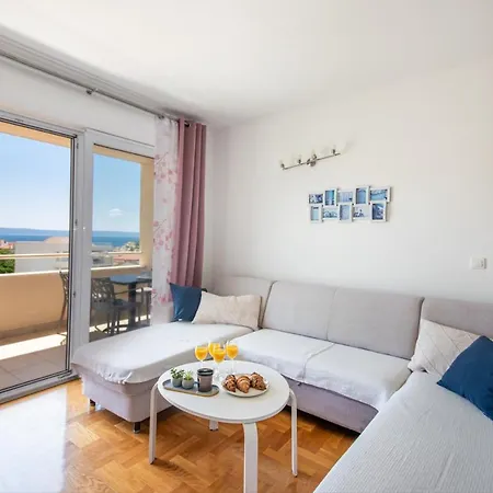 Sara - Garage Included Apartament Makarska
