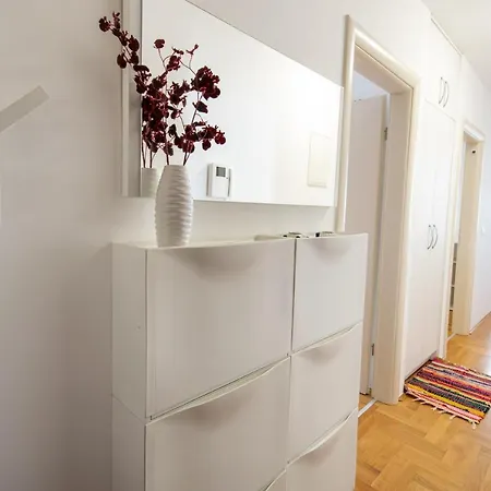 Apartament Sara - Garage Included *